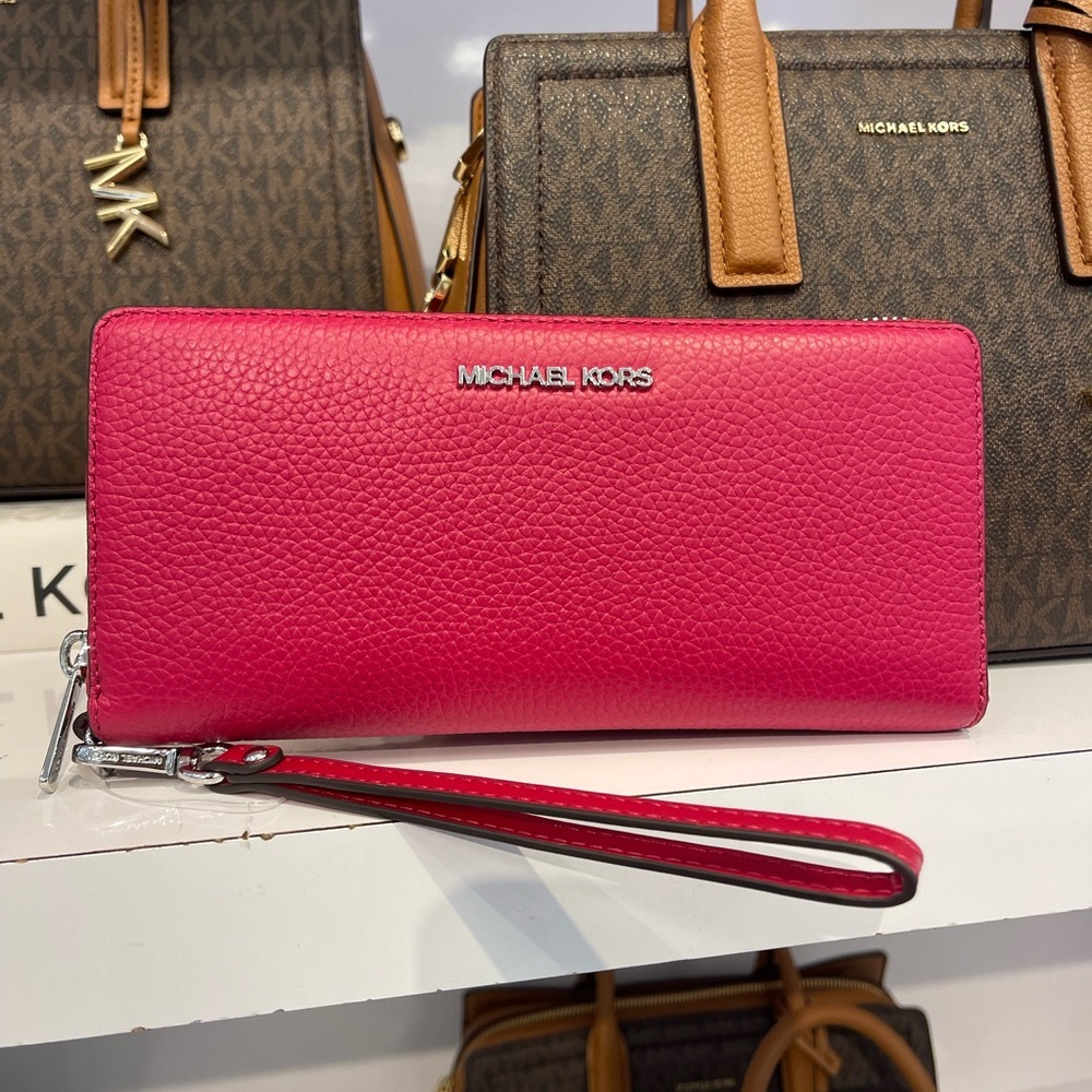 MICHAEL KORS Lg Pebbled Leather Continental Wallet Wristlet Phone
Dark Raspberry